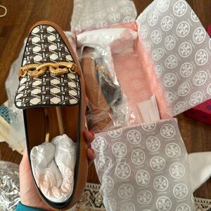 Tory Burch Women's Navy and Tan Patterned Loafers with snake hardware